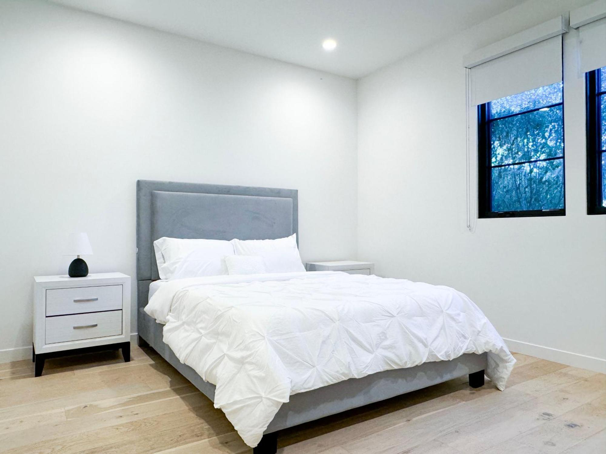 Landmark Property Management West La Apartments - Los Angeles — Photos 1